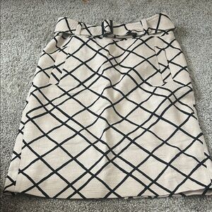 Banana Republic Elegant Black and Cream Women's Skirt with belt and slit in back